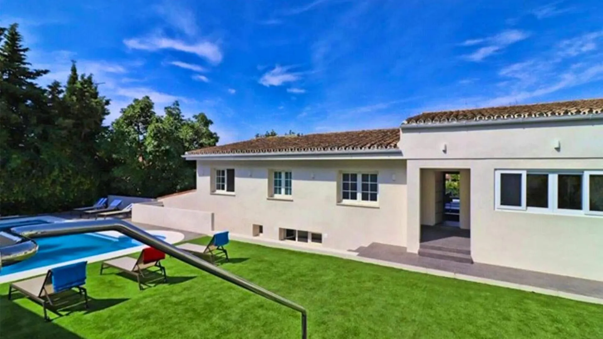 Villa Welcoming Chalet In Marbella With Pool And Air Conditioning
