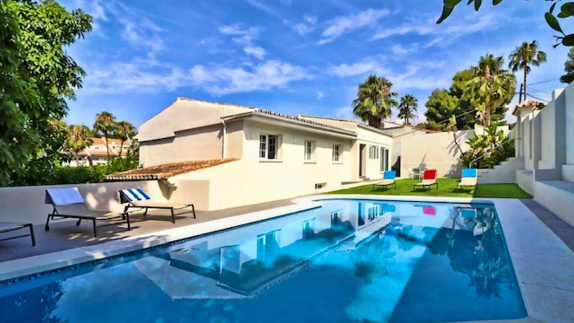 Villa Welcoming Chalet In Marbella With Pool And Air Conditioning