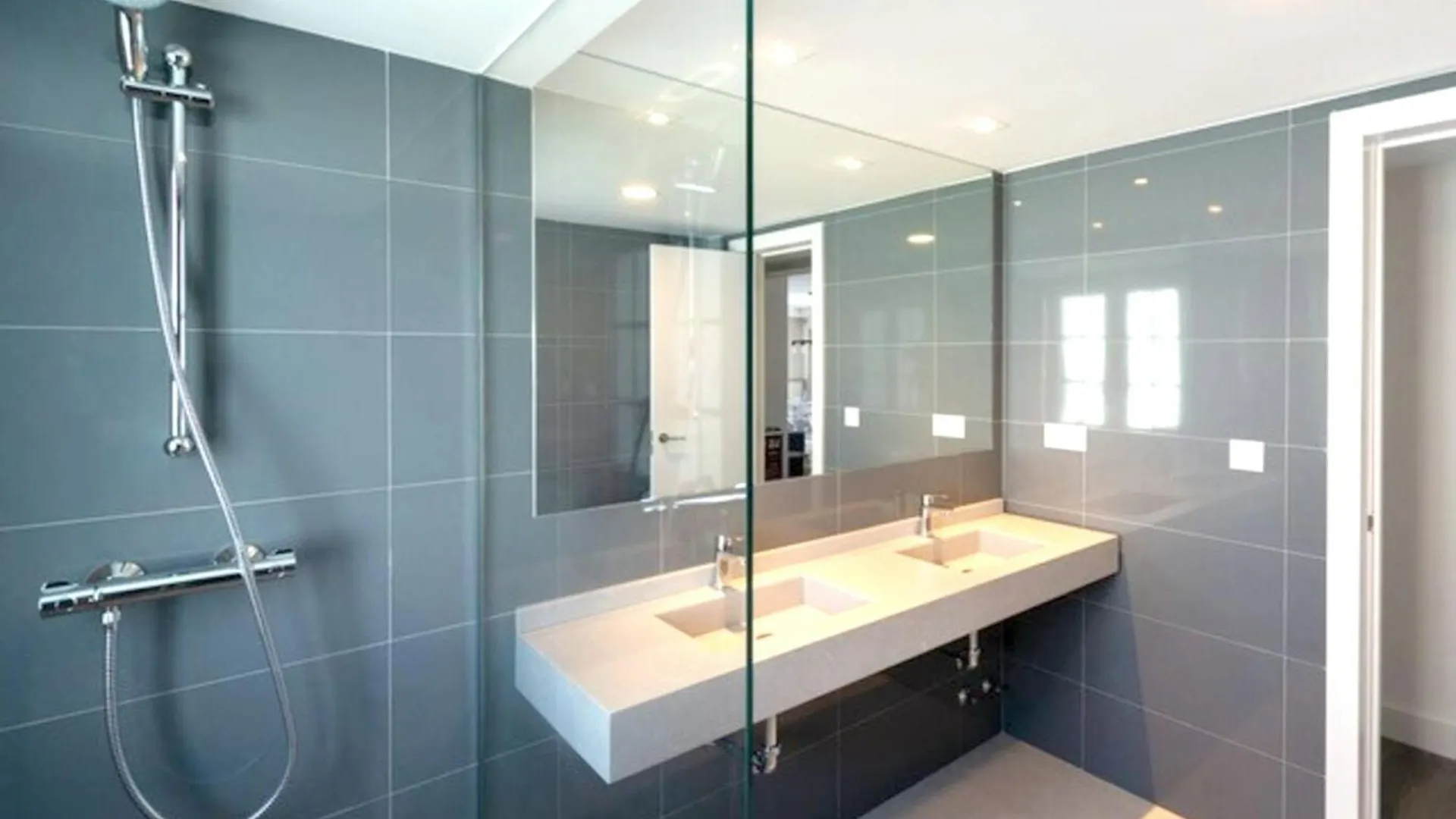 Villa Welcoming Chalet In Marbella With Pool And Air Conditioning