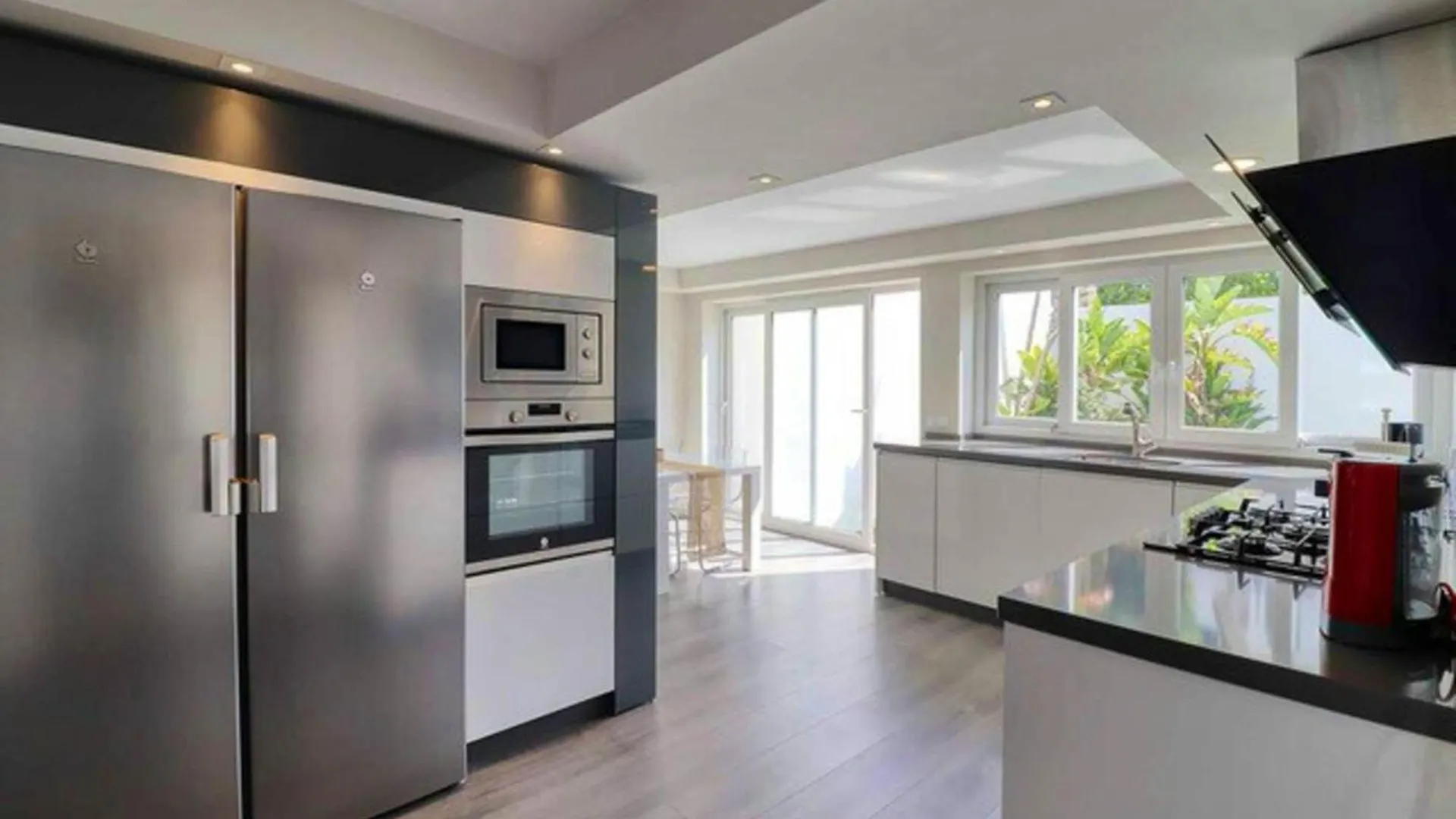 Villa Welcoming Chalet In Marbella With Pool And Air Conditioning
