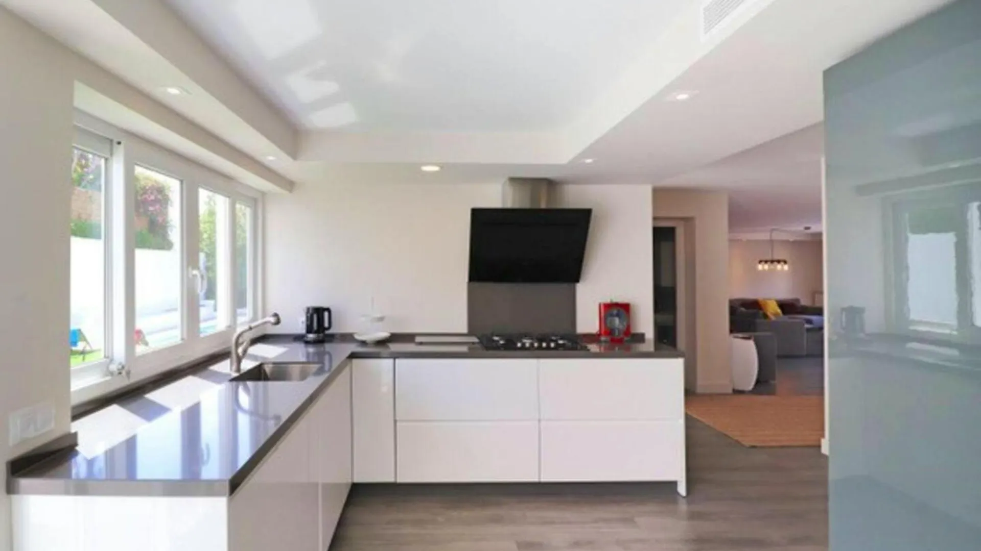 Villa Welcoming Chalet In Marbella With Pool And Air Conditioning 0*,