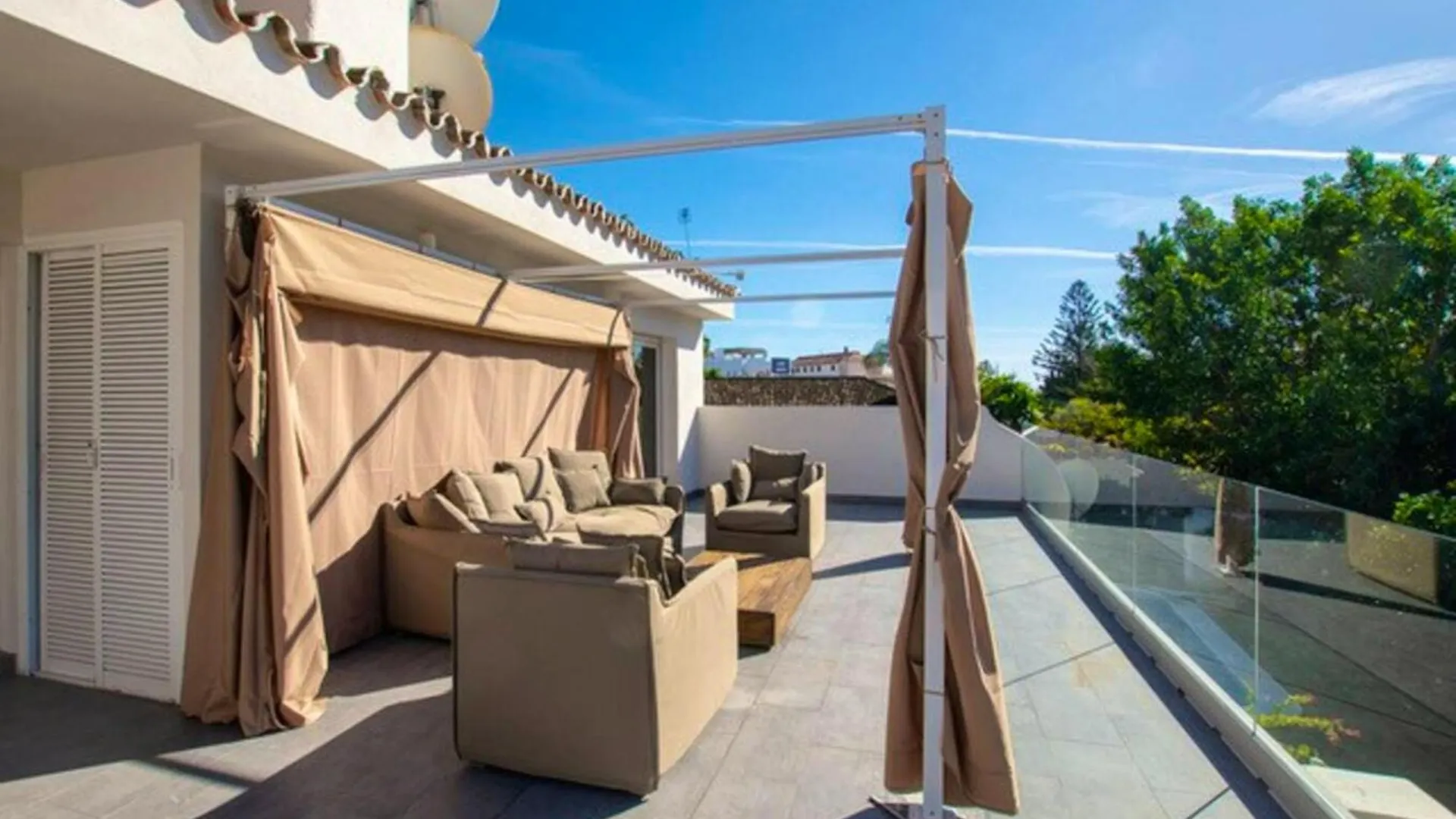 Villa Welcoming Chalet In Marbella With Pool And Air Conditioning