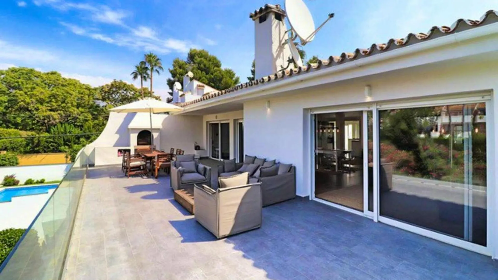 Villa Welcoming Chalet In Marbella With Pool And Air Conditioning