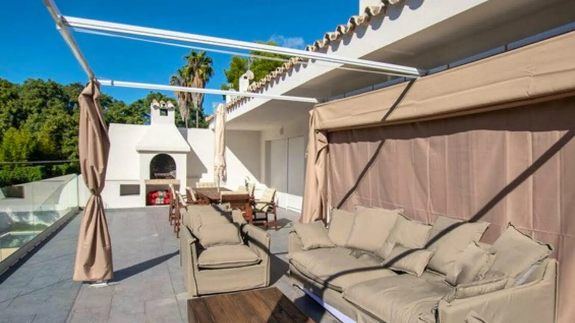 Villa Welcoming Chalet In Marbella With Pool And Air Conditioning
